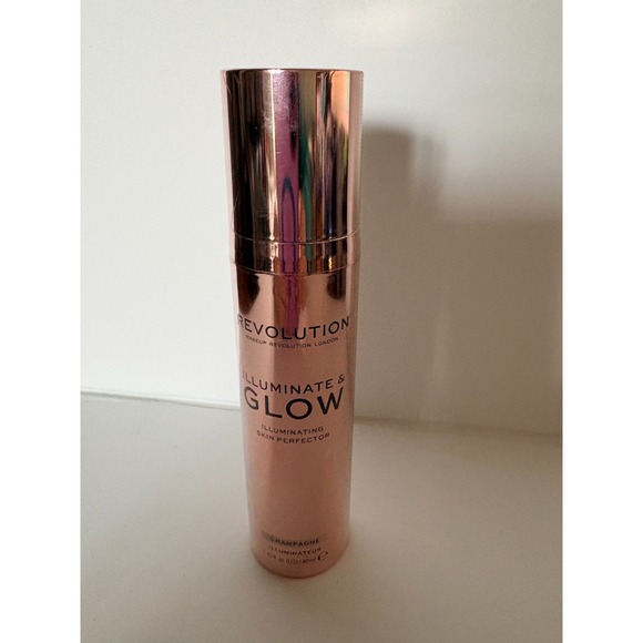 Makeup Revolution Other - Makeup Revolution Highlighter Glow Illuminating Champagne 1.32 fl oz